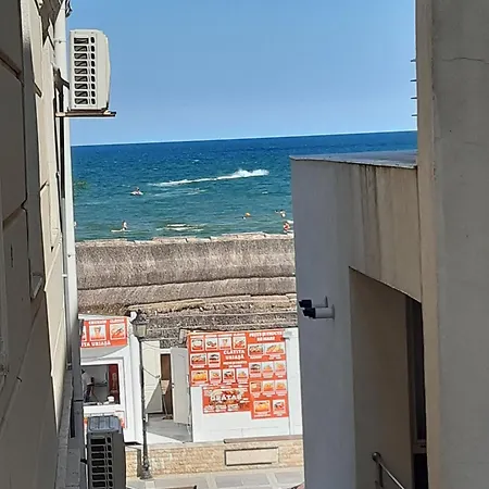 La Promenada Langa White Titanic Apartment