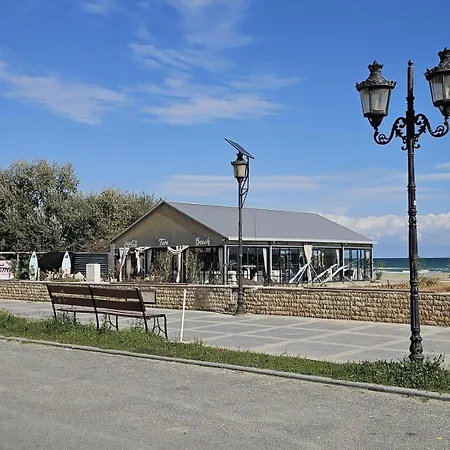 La Promenada Langa White Titanic Năvodari