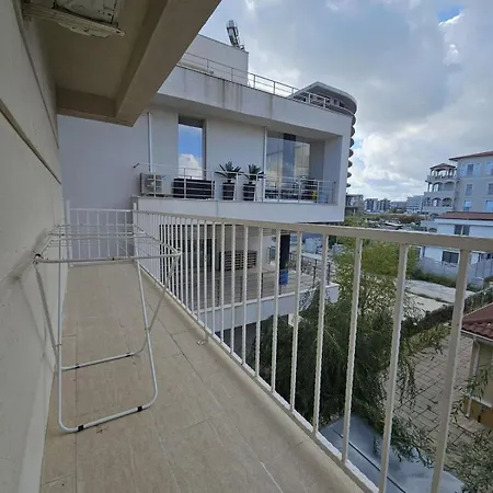 La Promenada Langa White Titanic * Năvodari