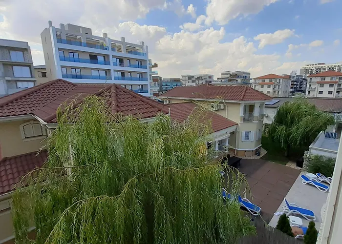 La Promenada Langa White Titanic * Năvodari