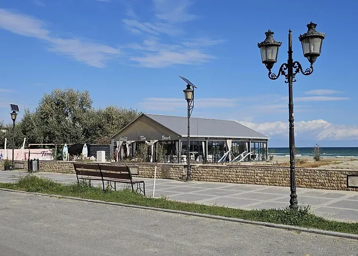 La Promenada Langa White Titanic Năvodari