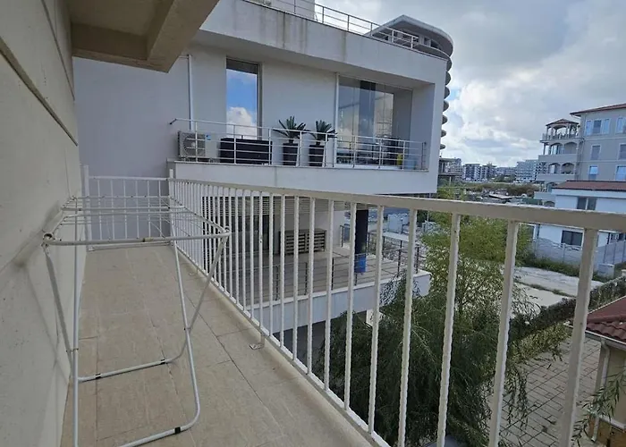 La Promenada Langa White Titanic * Năvodari